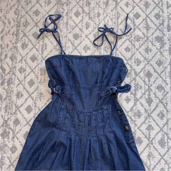 Free People Brittany Denim Jumpsuit Blue Tie Straps Button Casual Wide Leg Sz 2 - Picture 3 of 9